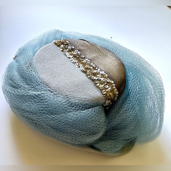 Vintage 1940s Light Blue pillbox hat netting Mesh Gold Sequin Women Formal - Picture 1 of 4